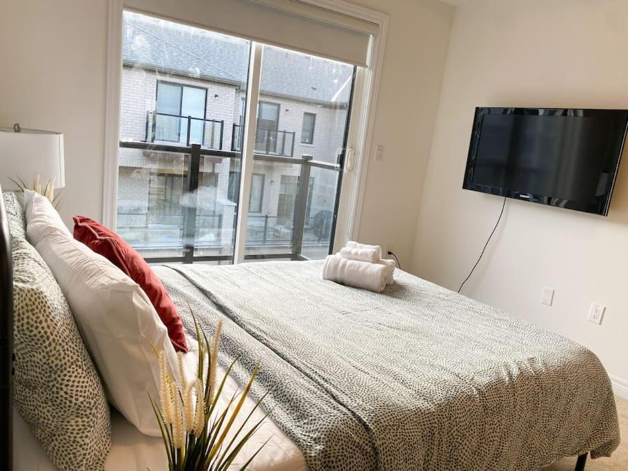 Elegant Rooms In Shared Townhouse Next To Beach Whitby Bagian luar foto