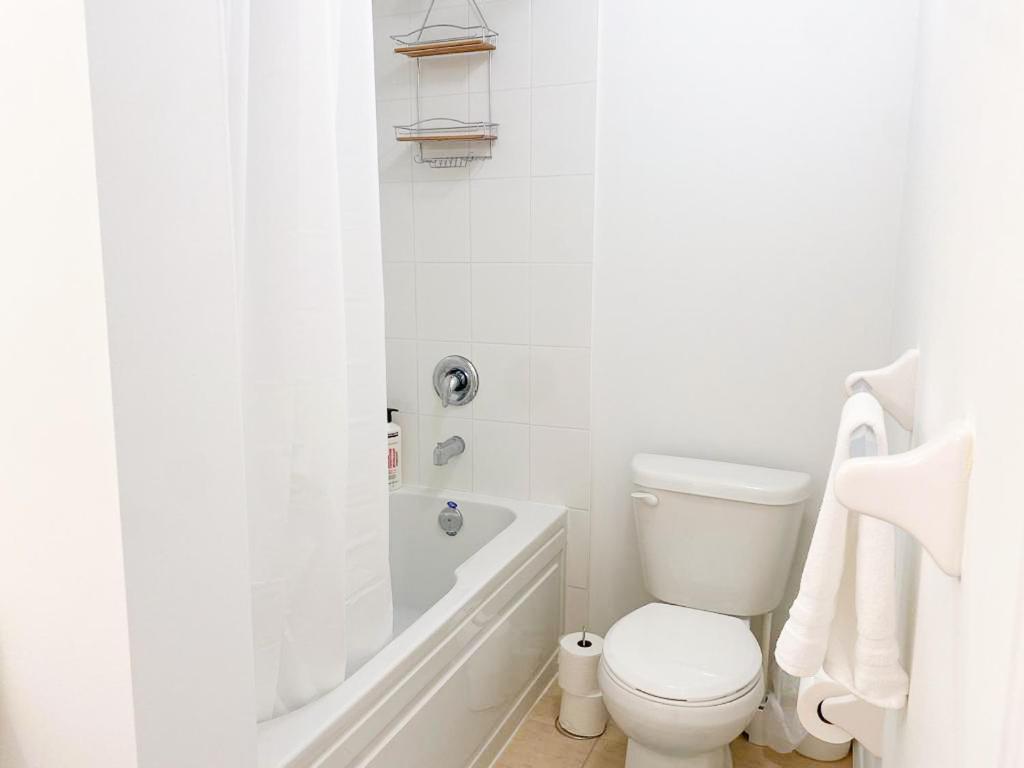 Elegant Rooms In Shared Townhouse Next To Beach Whitby Bagian luar foto
