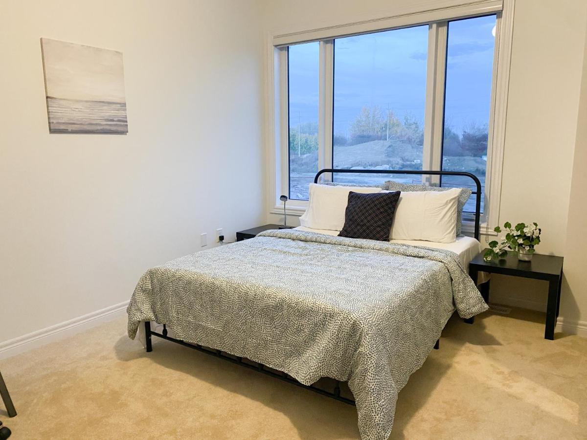 Elegant Rooms In Shared Townhouse Next To Beach Whitby Bagian luar foto