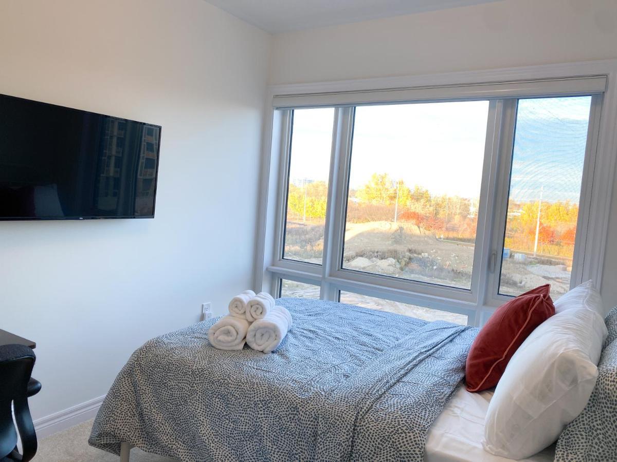 Elegant Rooms In Shared Townhouse Next To Beach Whitby Bagian luar foto