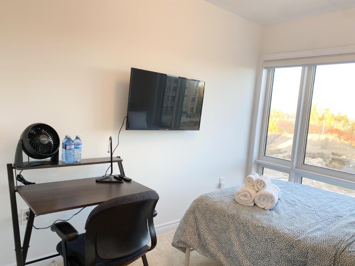Elegant Rooms In Shared Townhouse Next To Beach Whitby Bagian luar foto