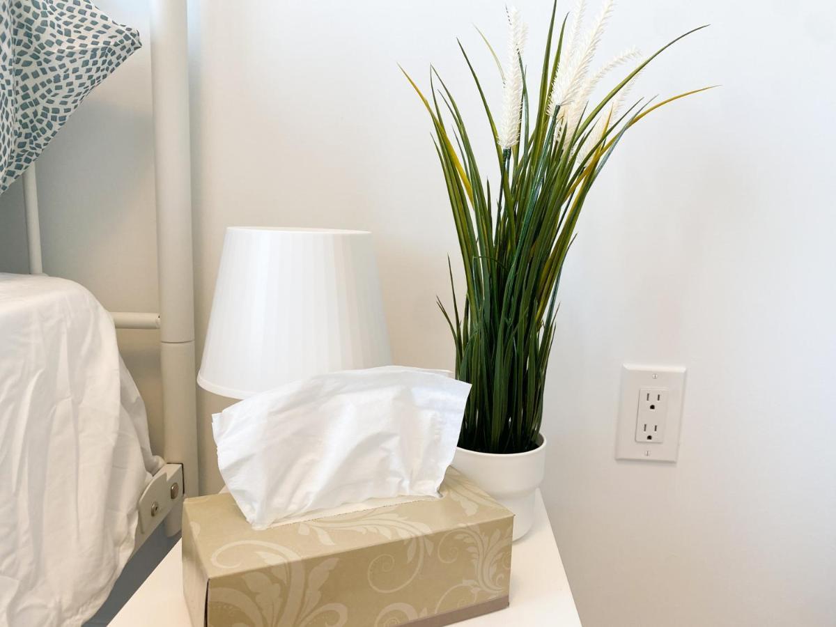 Elegant Rooms In Shared Townhouse Next To Beach Whitby Bagian luar foto